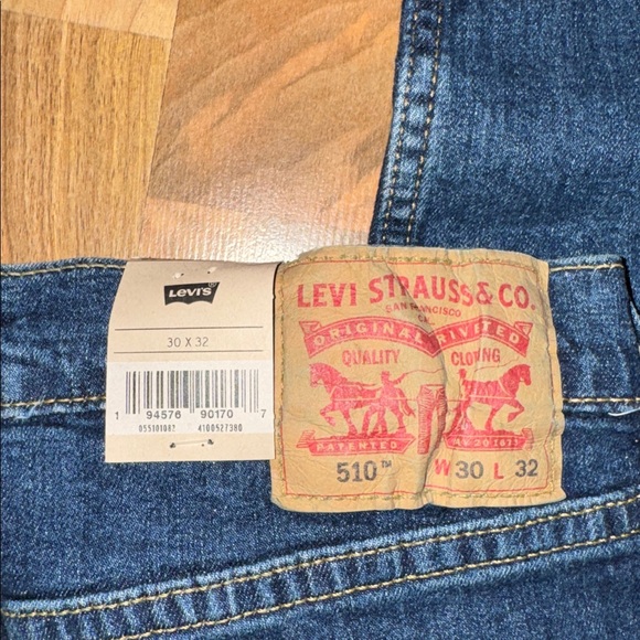 Levi’s - Picture 4 of 5